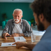 Der Sachkundelehrgang für Berufsbetreuer der HELP Akademie zählt zu den führenden und angesehensten Qualifizierungsprogrammen für angehende Berufsbetreuerinnen und Berufsbetreuer in Deutschland.